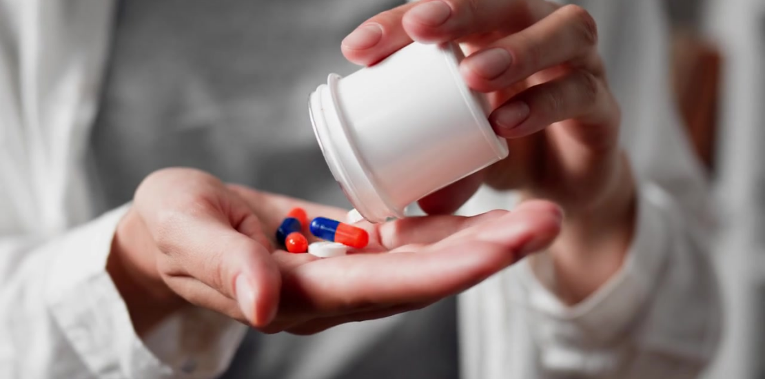 Em janeiro de 2024, a Anvisa conta com 3.894 medicamentos genéricos registrados, compreendendo mais de 800 alternativas terapêuticas.