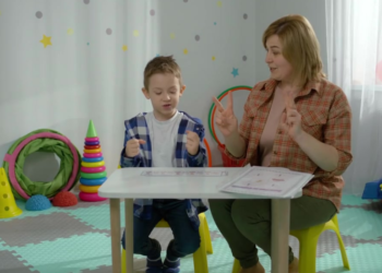 A atenção à pessoa com Transtorno do Espectro Autista agora consta na Política Nacional de Saúde da Pessoa com Deficiência, um marco inédito.