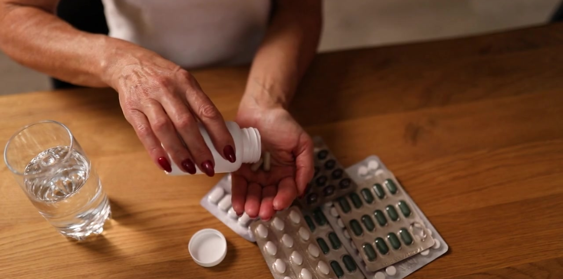 Um passo crítico para priorizar a gestão de antimicrobianos é incorporá-la aos programas locais de segurança do paciente existentes.