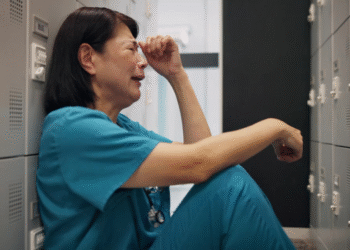 Negligenciar a saúde mental da equipe de saúde é comprometer a qualidade do serviço prestado e a segurança do paciente.