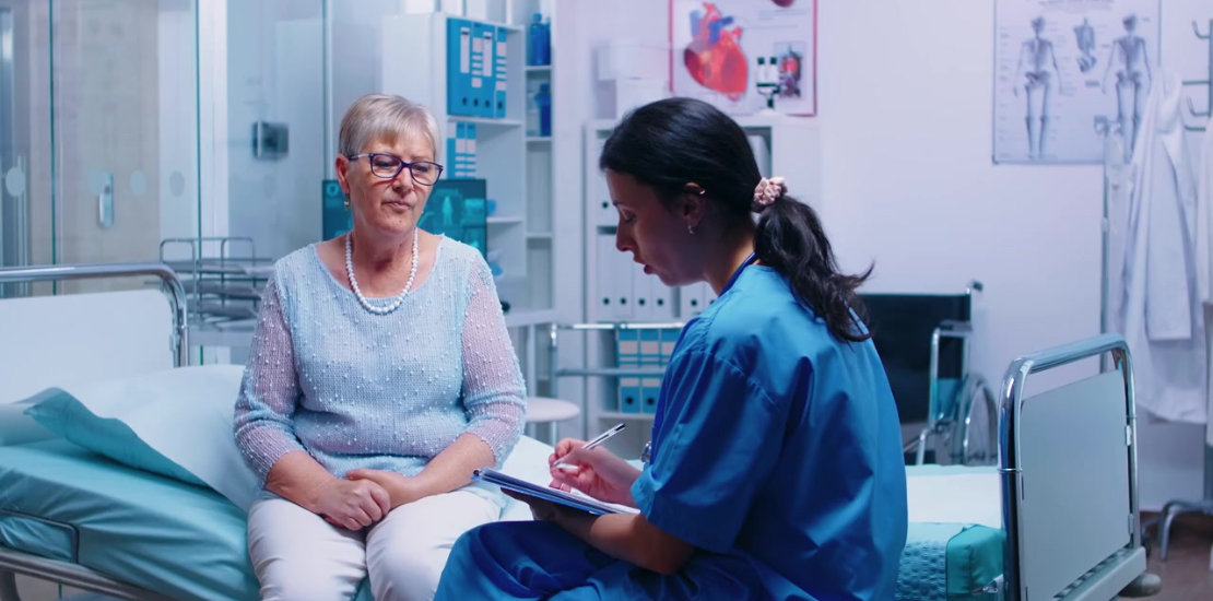 Estudos apontam que pacientes acompanhados por navegadores têm menos internações evitáveis e índices mais altos de satisfação.