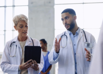 A acreditação em saúde deixou de ser apenas um selo de qualidade para se consolidar como um instrumento estratégico de gestão.
